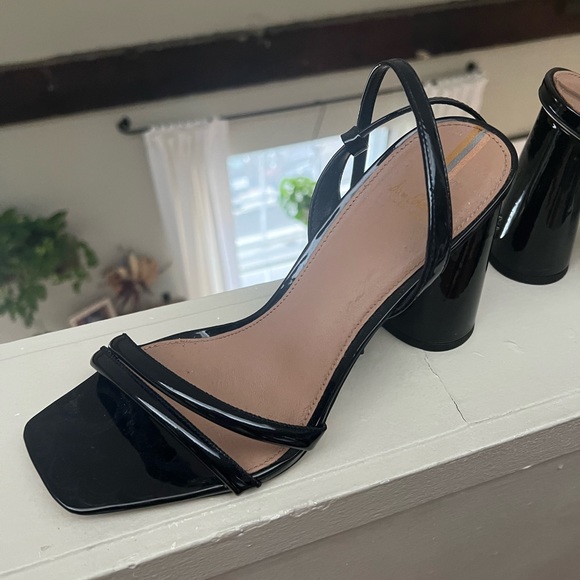 Worn once Sam Edelman Kia Block Sandal Heel (3.5 inch heel) black - Picture 3 of 5